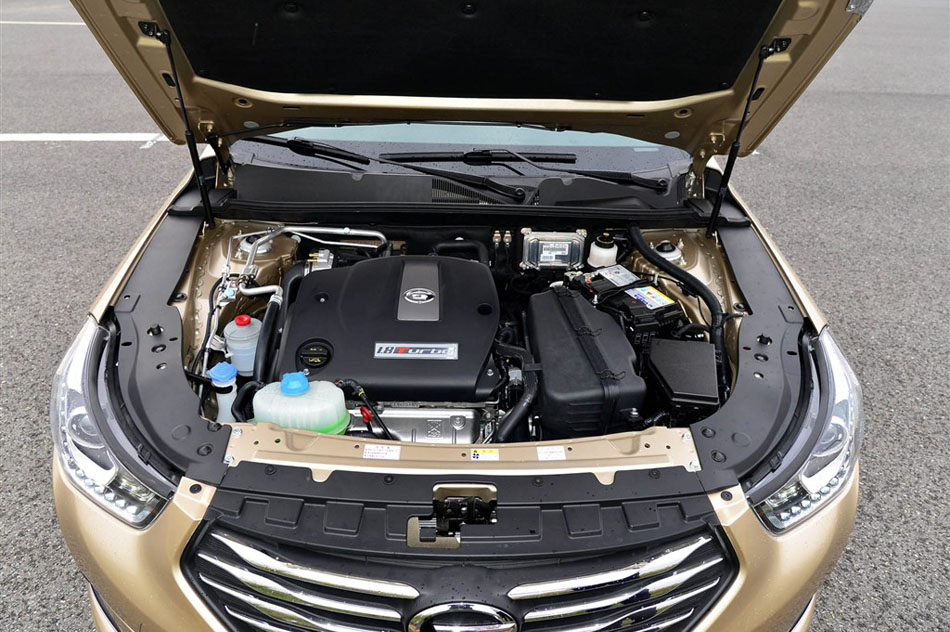 2015款 1.8T 自动尊贵型 引擎底盘