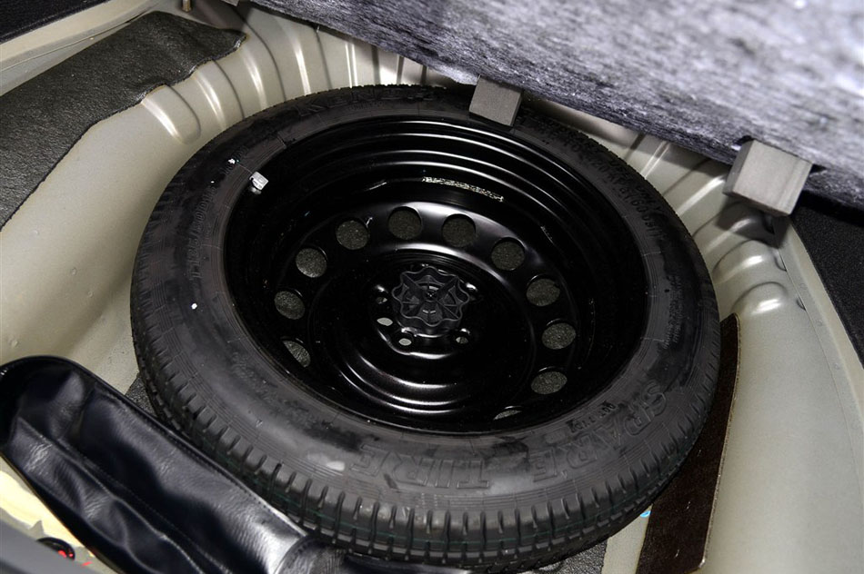 2015款 1.8T 自动尊贵型 引擎底盘