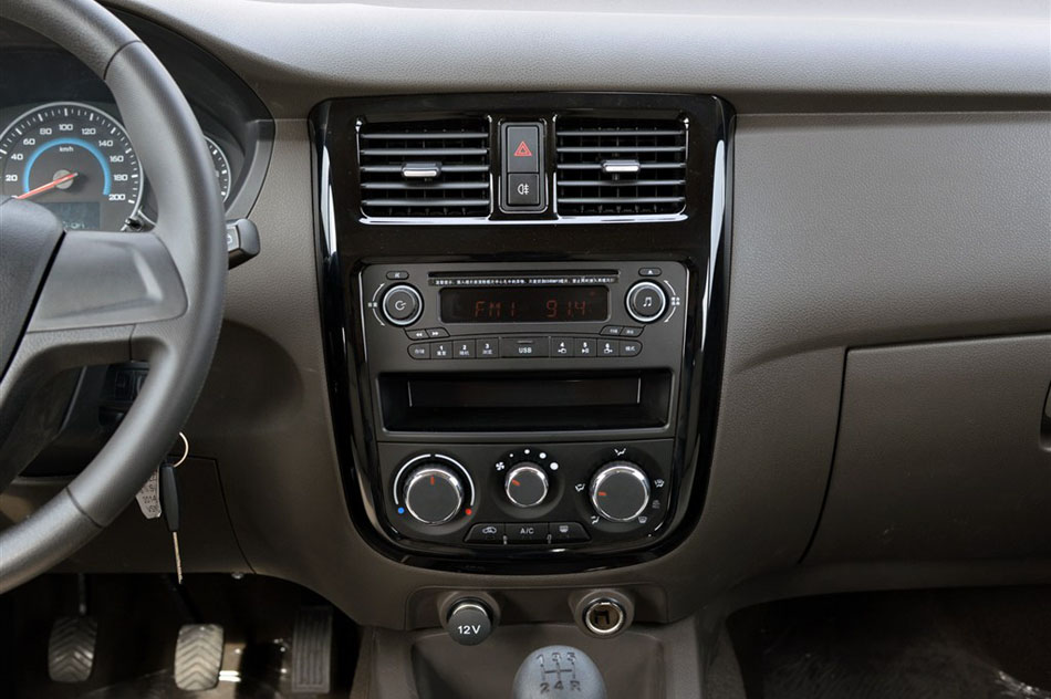 2015款 1.5L标准型 内饰