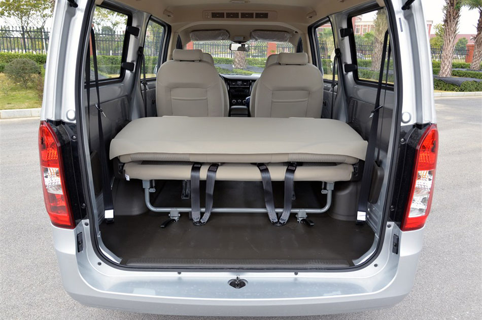 2015款 1.5L标准型 空间