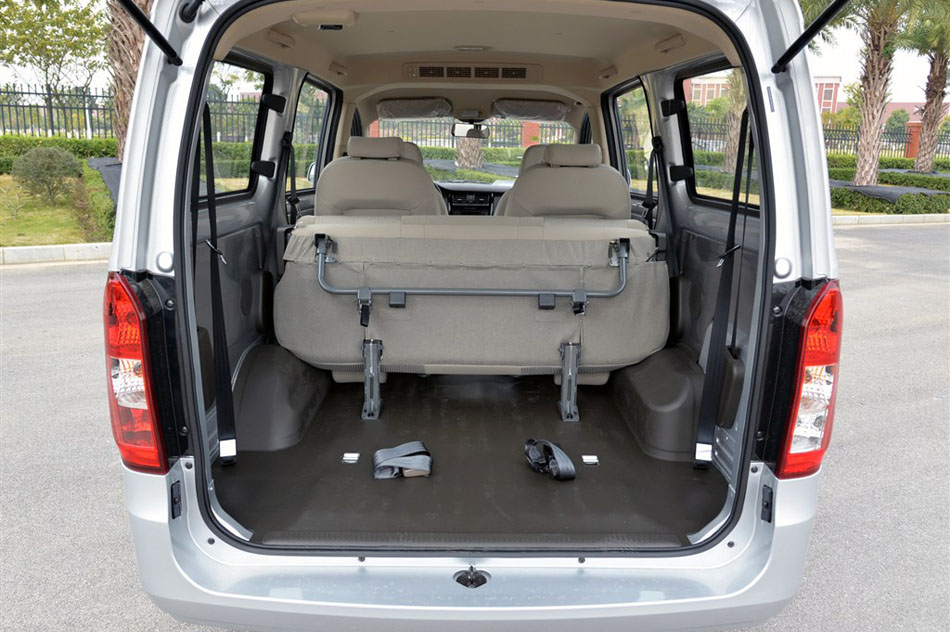 2015款 1.5L标准型 空间