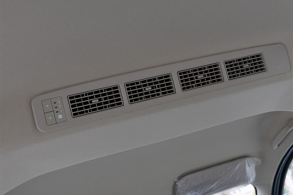 2015款 1.5L标准型 空间