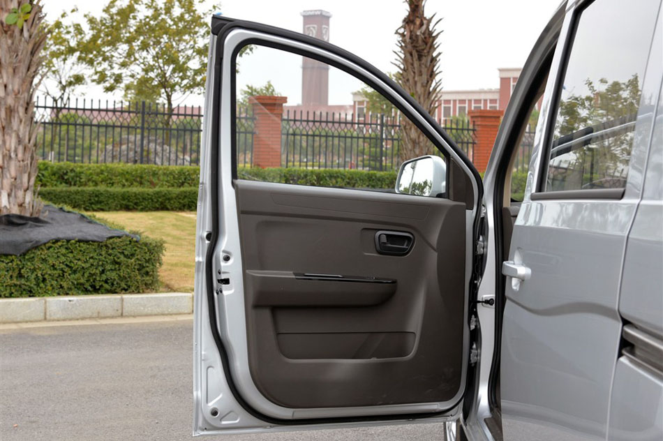 2015款 1.5L标准型 空间