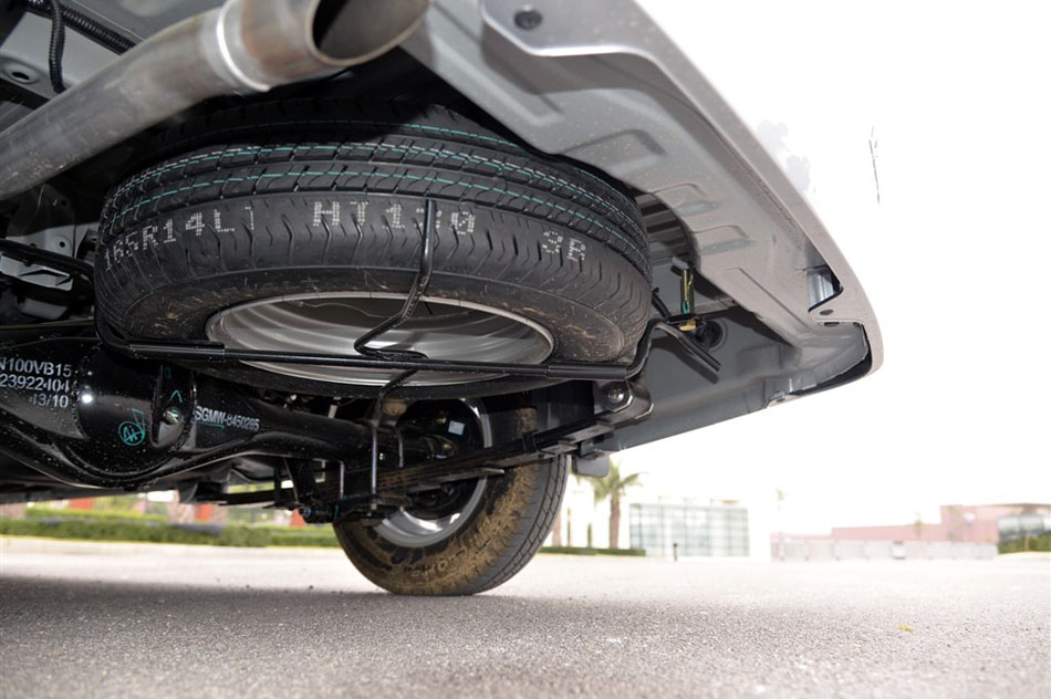 2015款 1.5L标准型 引擎底盘