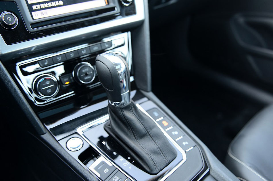 2015款 330TSI DSG豪华版 内饰