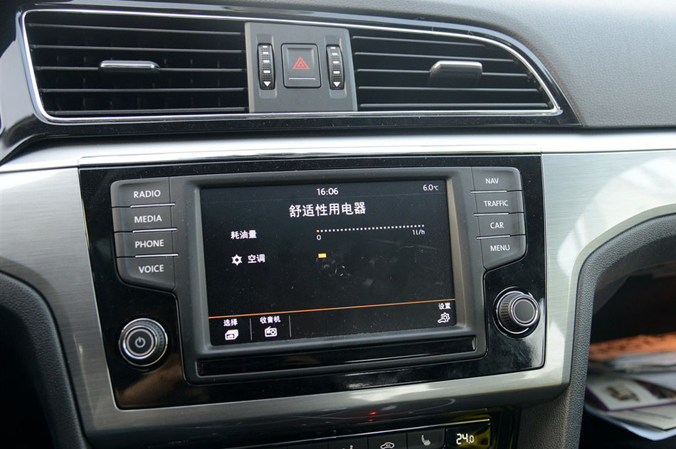 2015款 330TSI DSG豪华版 内饰