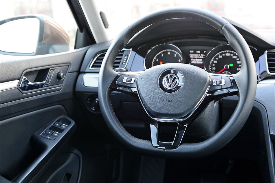 2015款 330TSI DSG豪华版 内饰