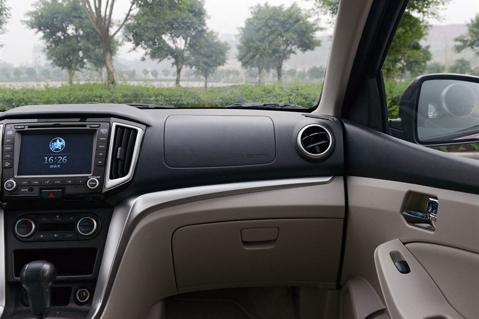 2015款 2.0L CVT睿享版 内饰