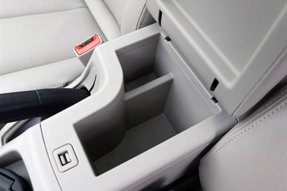 2015款 2.0L CVT睿享版  空间