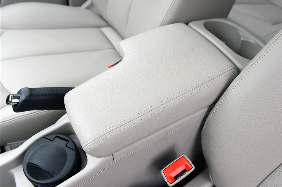 2015款 2.0L CVT睿享版  空间