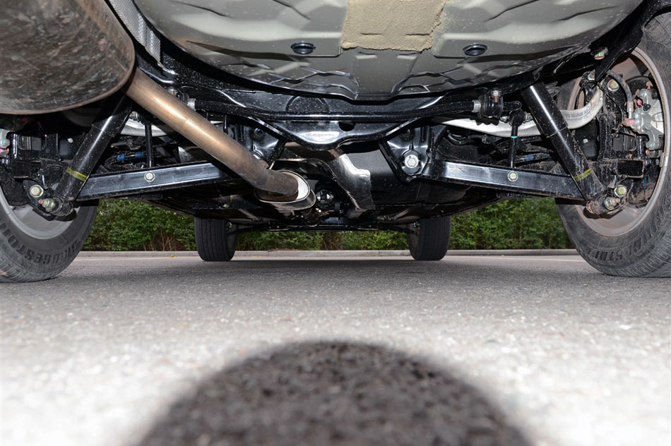 2015款 2.0L CVT睿享版 引擎底盘