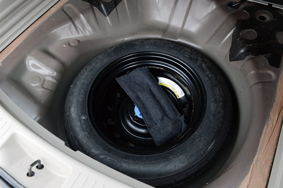 2015款 2.0L CVT睿享版 引擎底盘