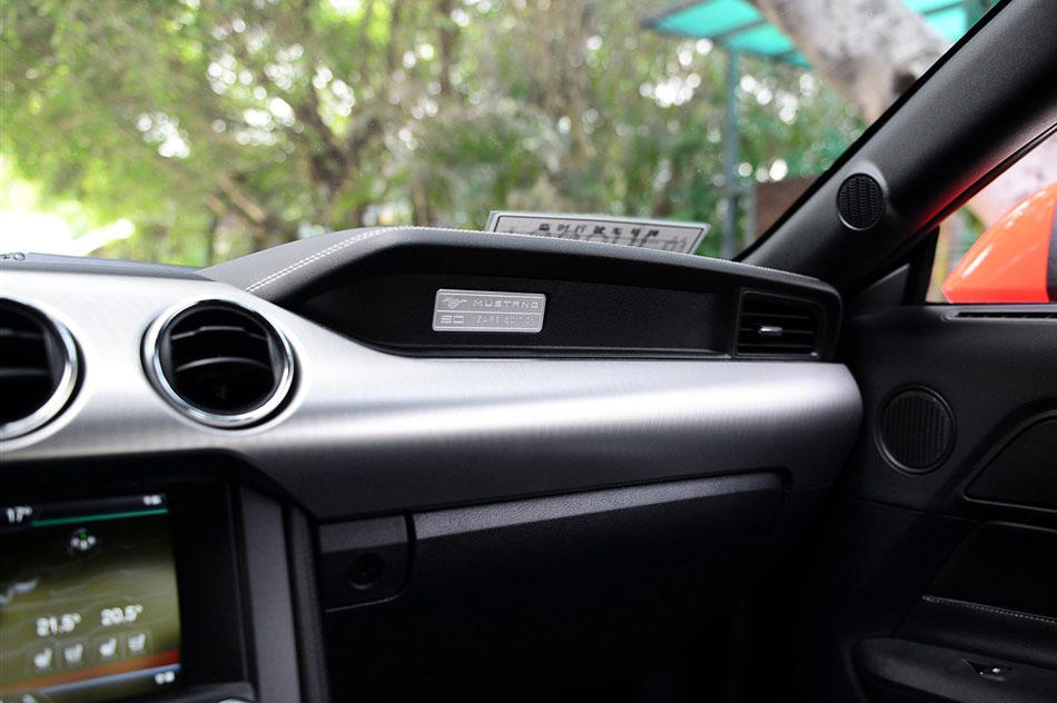 2015款 2.3T 50周年纪念版 内饰