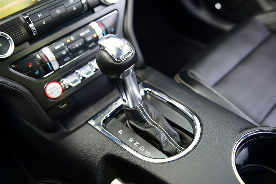 2015款 2.3T 50周年纪念版 内饰