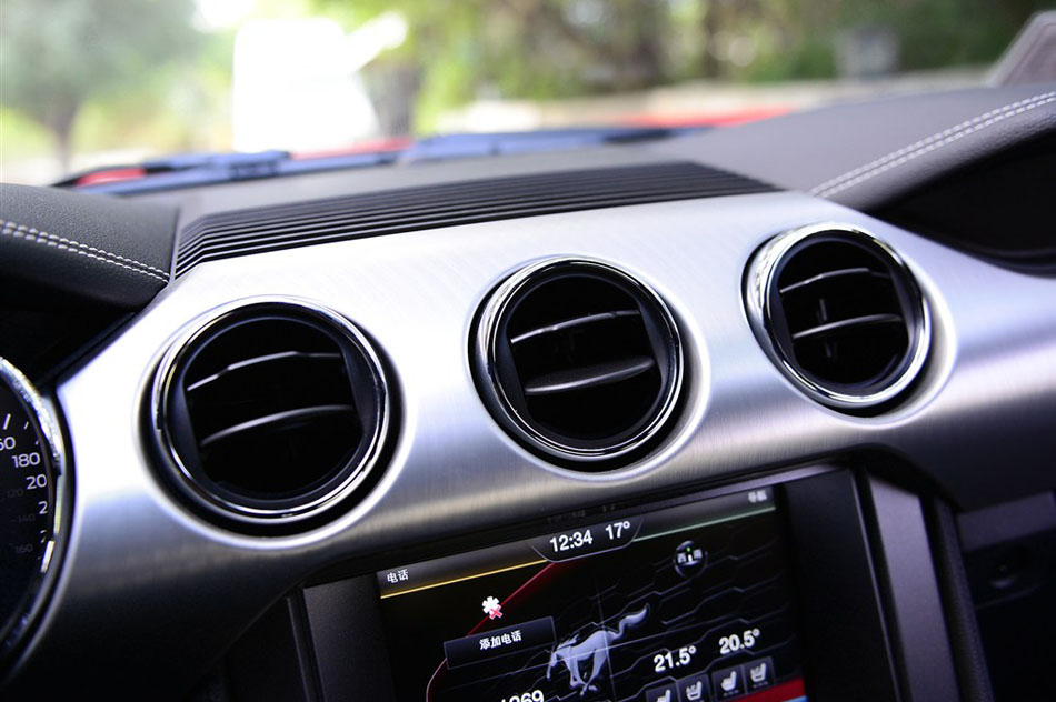 2015款 2.3T 50周年纪念版 内饰