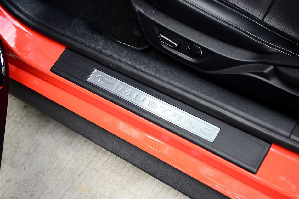 2015款 2.3T 50周年纪念版 座椅空间