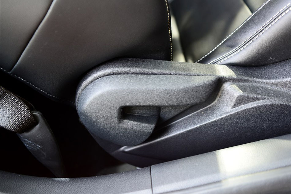 2015款 2.3T 50周年纪念版 座椅空间