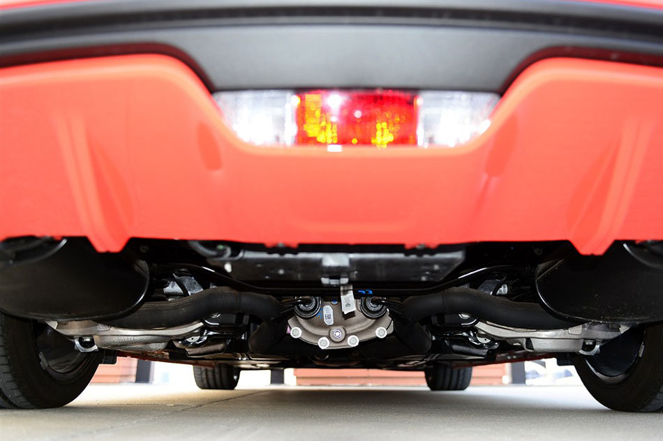 2015款 2.3T 50周年纪念版 引擎底盘