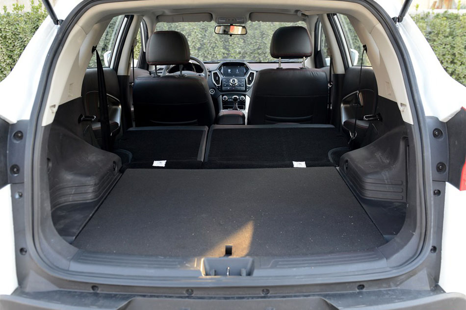 2015款 1.5T 手动两驱汽油豪华型 空间