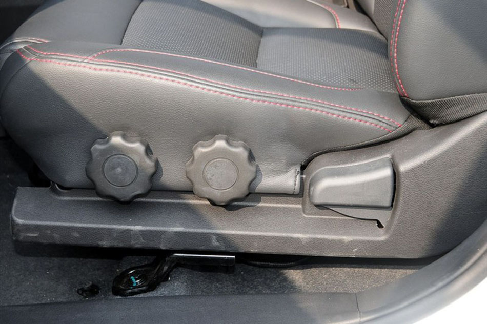 2015款 1.5T 手动两驱汽油豪华型 空间