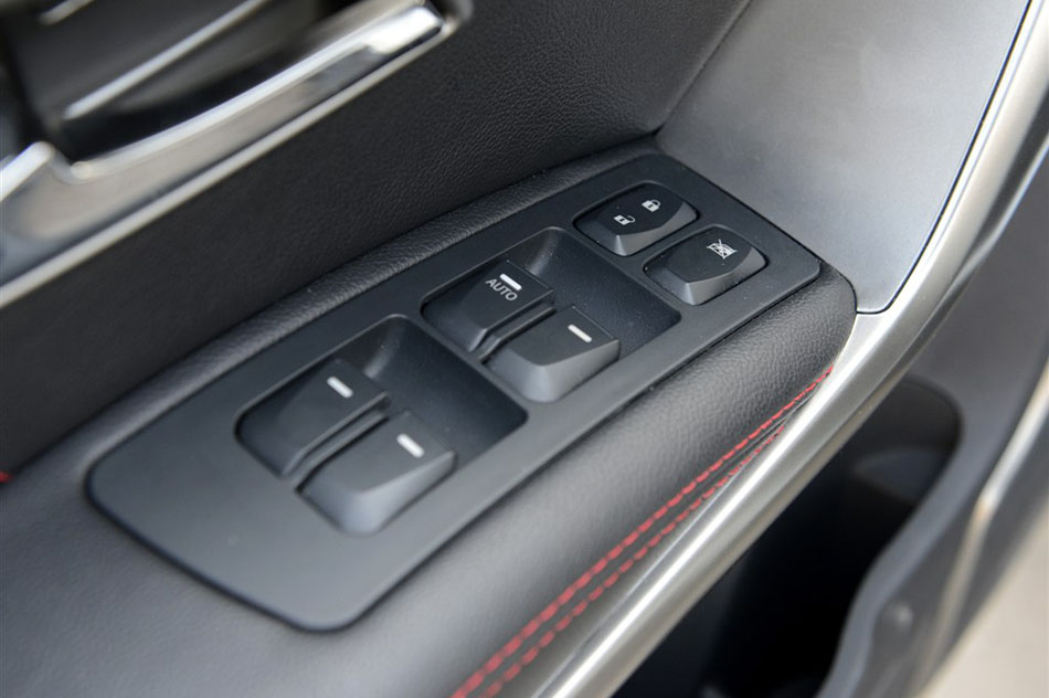 2015款 1.5T 手动两驱汽油豪华型 空间