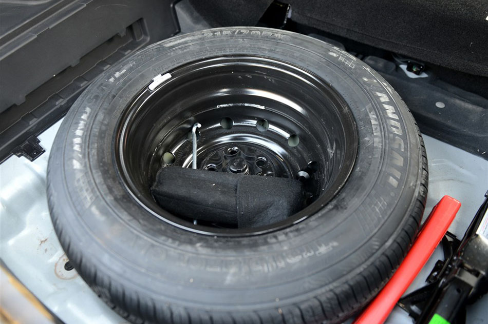 2015款 1.5T 手动两驱汽油豪华型 引擎底盘