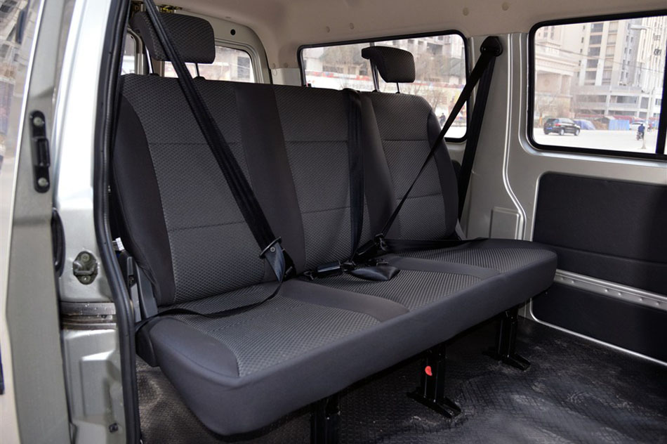 2015款 1.5L基本型4G15S 空间