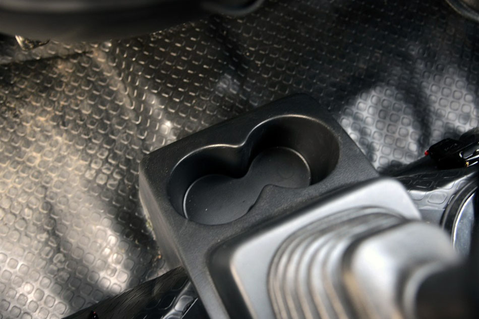 2015款 1.5L基本型4G15S 空间