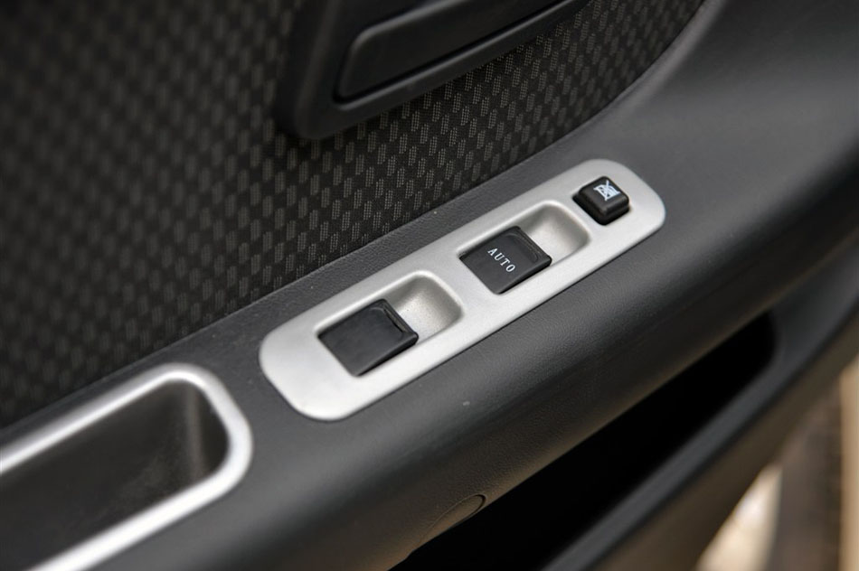 2015款 1.5L基本型4G15S 空间