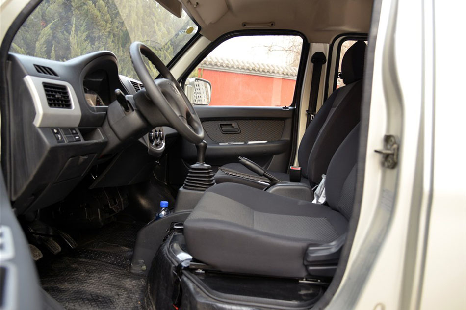 2015款 1.5L基本型4G15S 空间