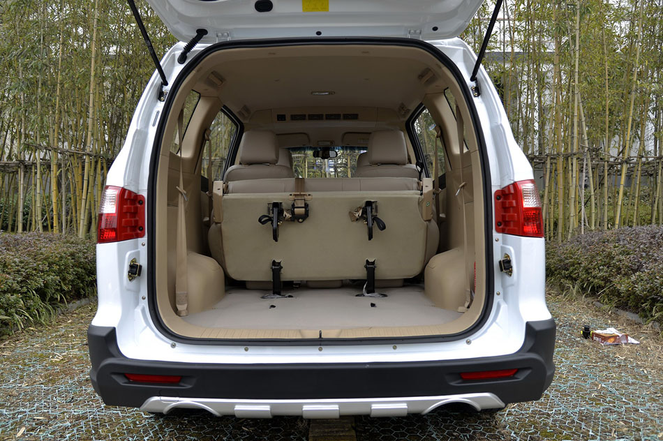 2015款 1.5L 手动豪华型 空间