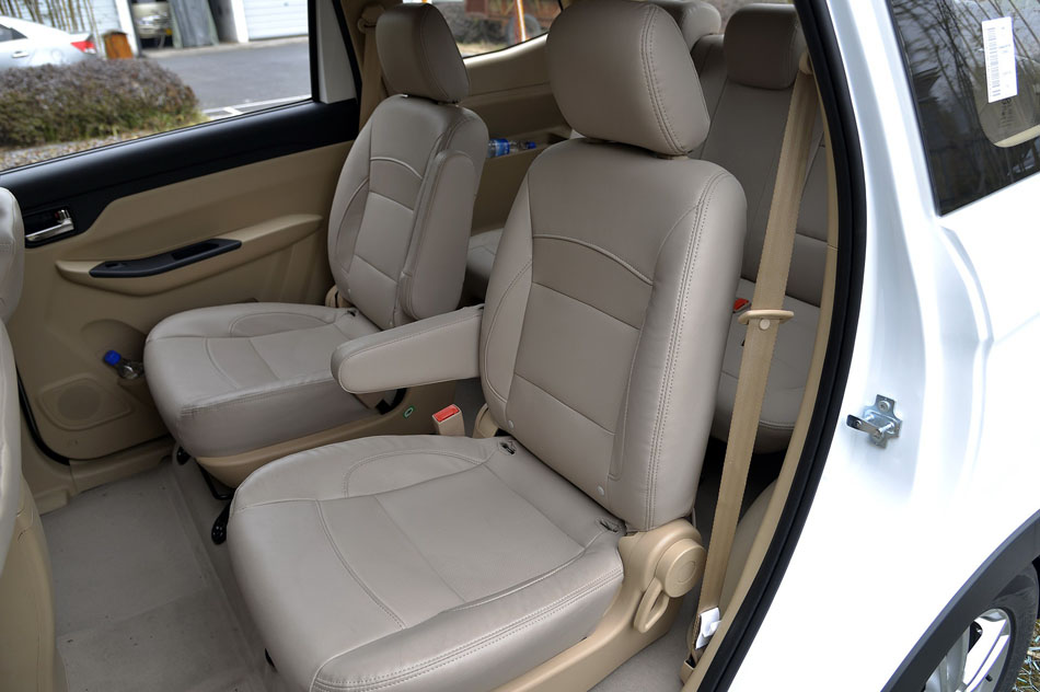 2015款 1.5L 手动豪华型 空间