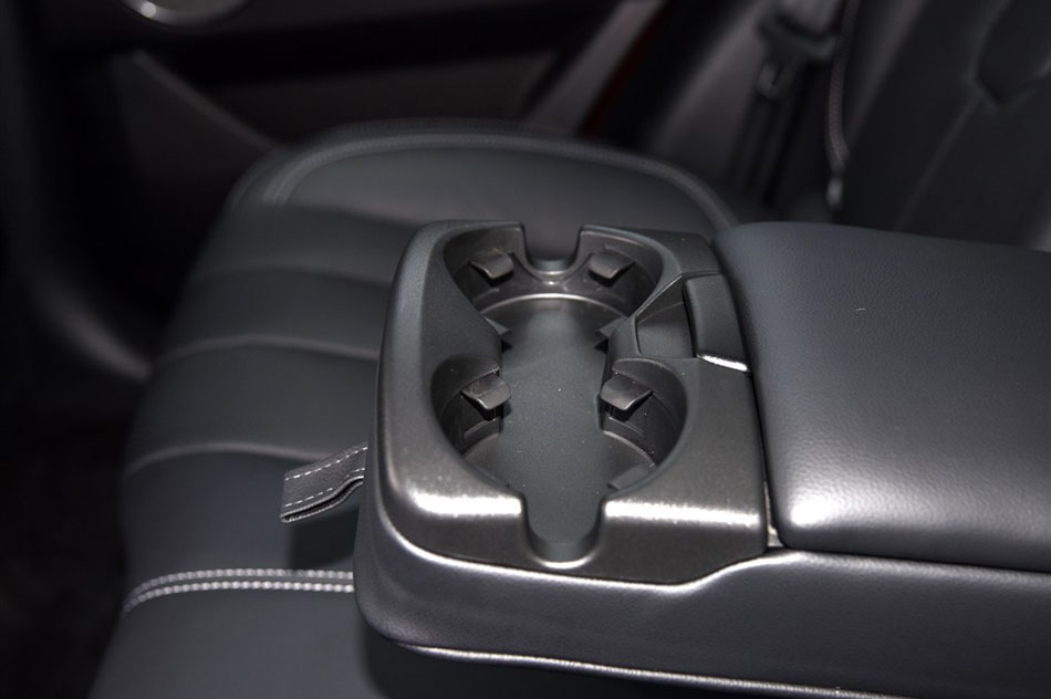 2015款 2.0T 五门锐动版 座椅空间