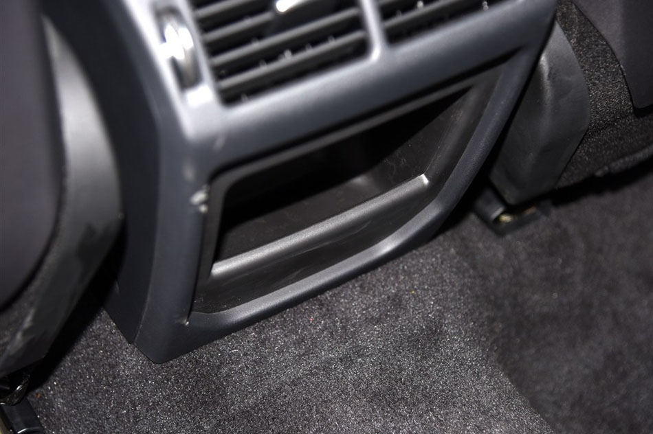 2015款 2.0T 五门锐动版 座椅空间