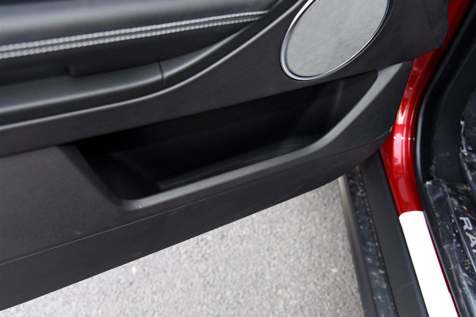 2015款 2.0T 五门锐动版 座椅空间