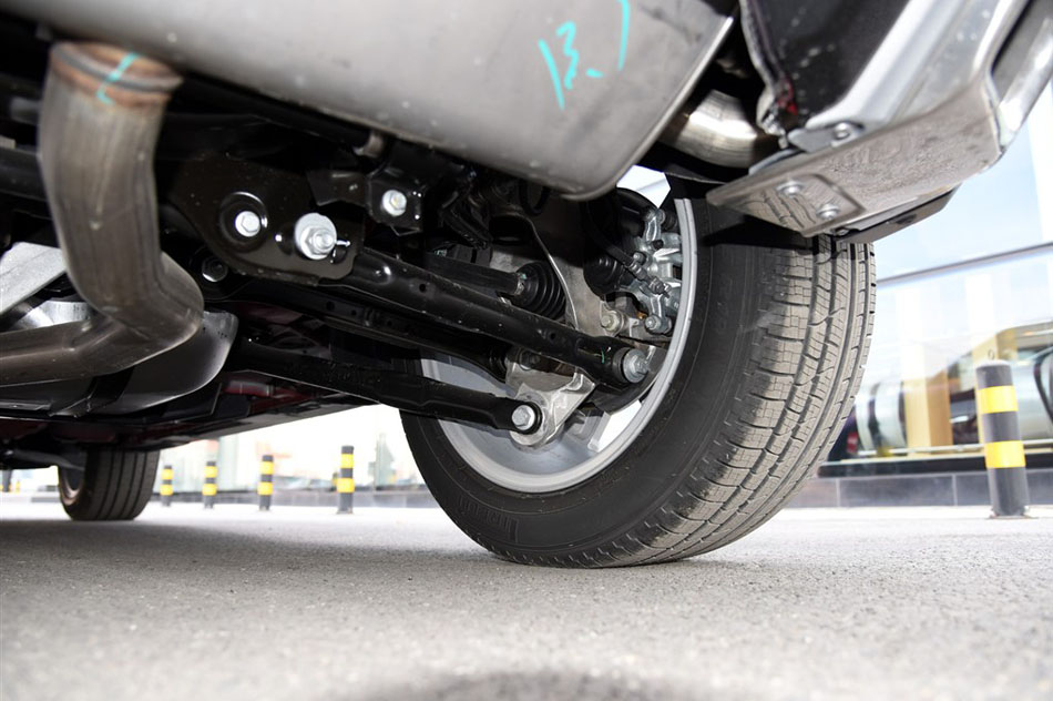 2015款 2.0T 五门锐动版 引擎底盘