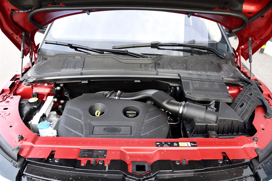 2015款 2.0T 五门锐动版 引擎底盘