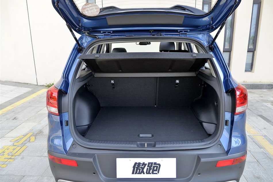 2015款 1.6L 自动两驱PRM 座椅空间