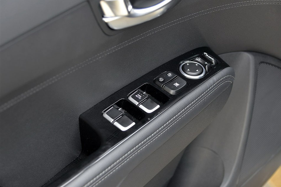 2015款 1.6L 自动两驱PRM 座椅空间