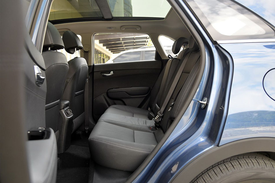 2015款 1.6L 自动两驱PRM 座椅空间