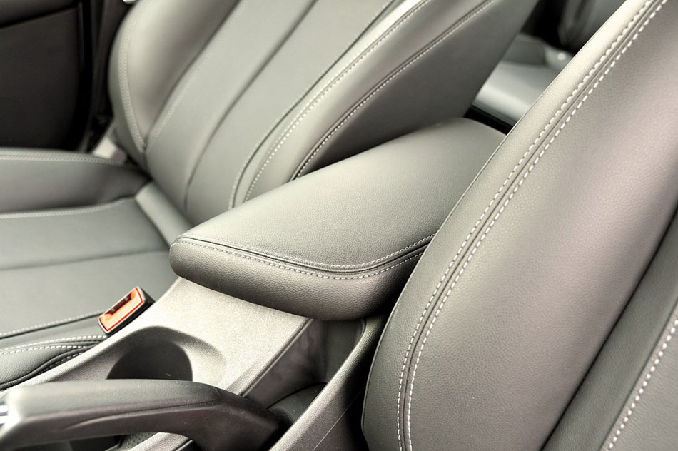 2015款 15N 自动豪华型 座椅空间