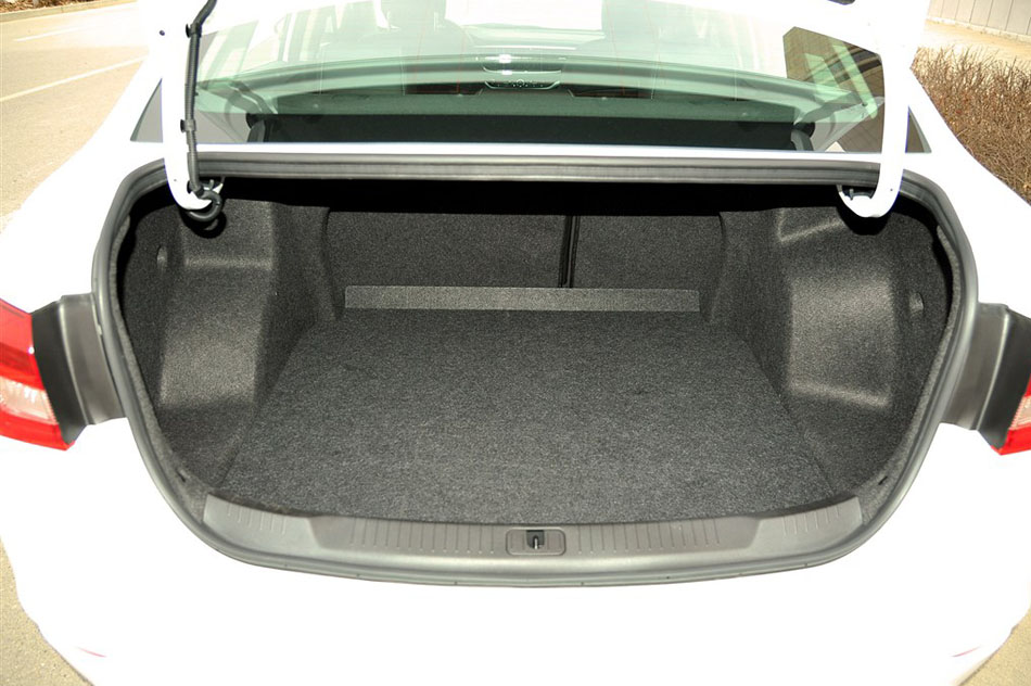 2015款 15N 自动豪华型 座椅空间