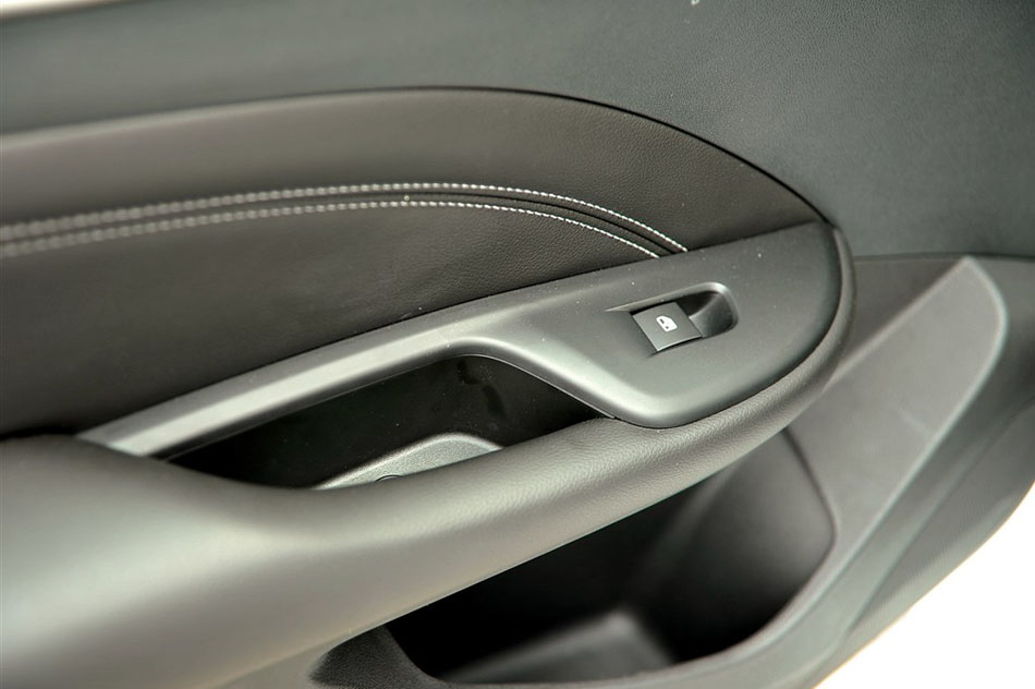 2015款 15N 自动豪华型 座椅空间