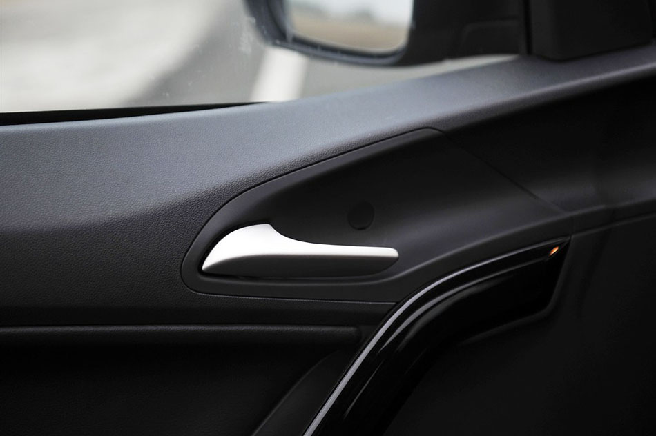 2015款 2.0TGI TST豪华版 座椅空间