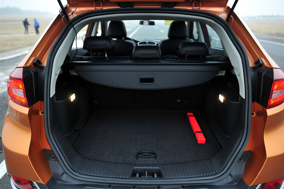 2015款 2.0TGI TST豪华版 座椅空间