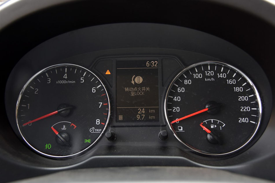 2015款 2.0L 手动两驱领航版 内饰