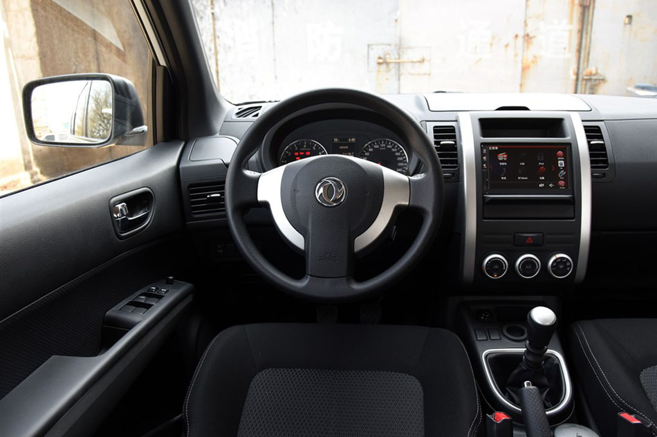 2015款 2.0L 手动两驱领航版 内饰