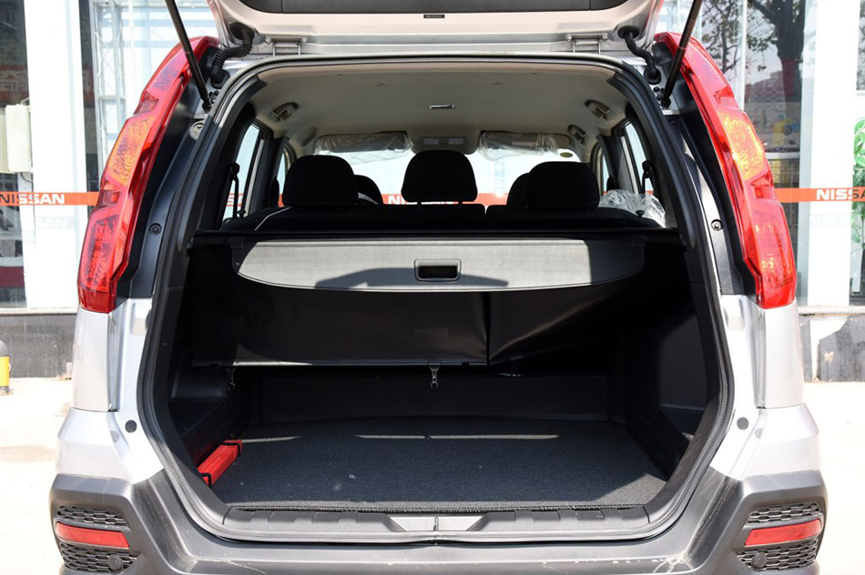 2015款 2.0L 手动两驱领航版 座椅空间