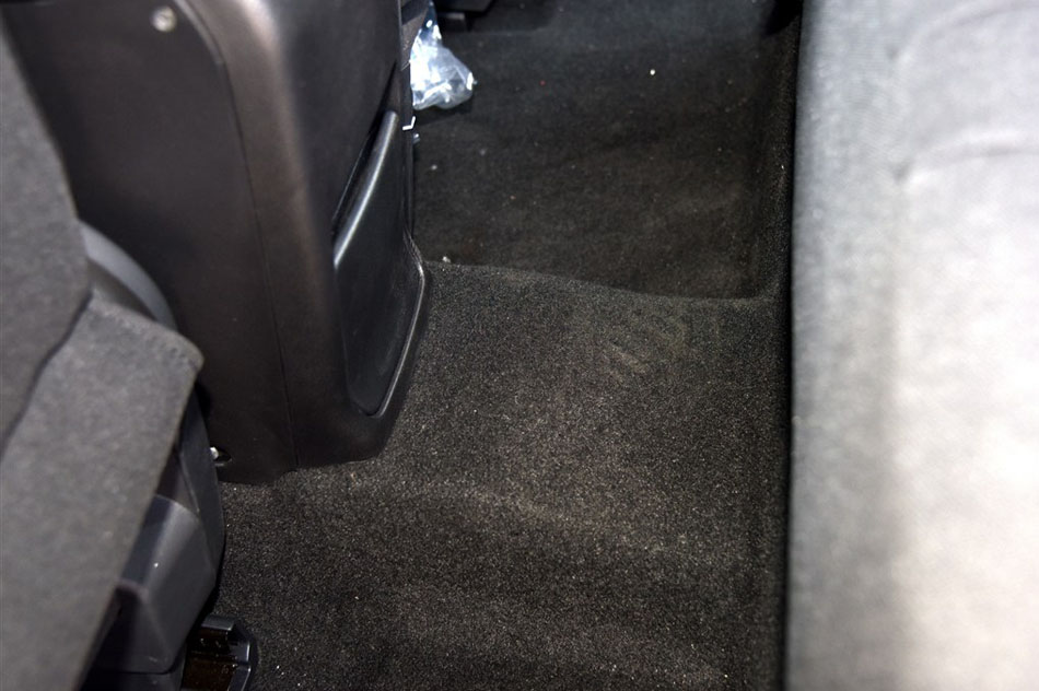 2015款 2.0L 手动两驱领航版 座椅空间