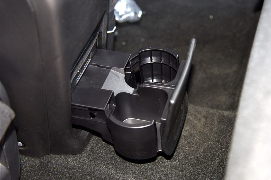 2015款 2.0L 手动两驱领航版 座椅空间